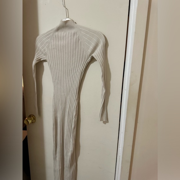 Aritzia white long sleeve dress - size small - Picture 3 of 5